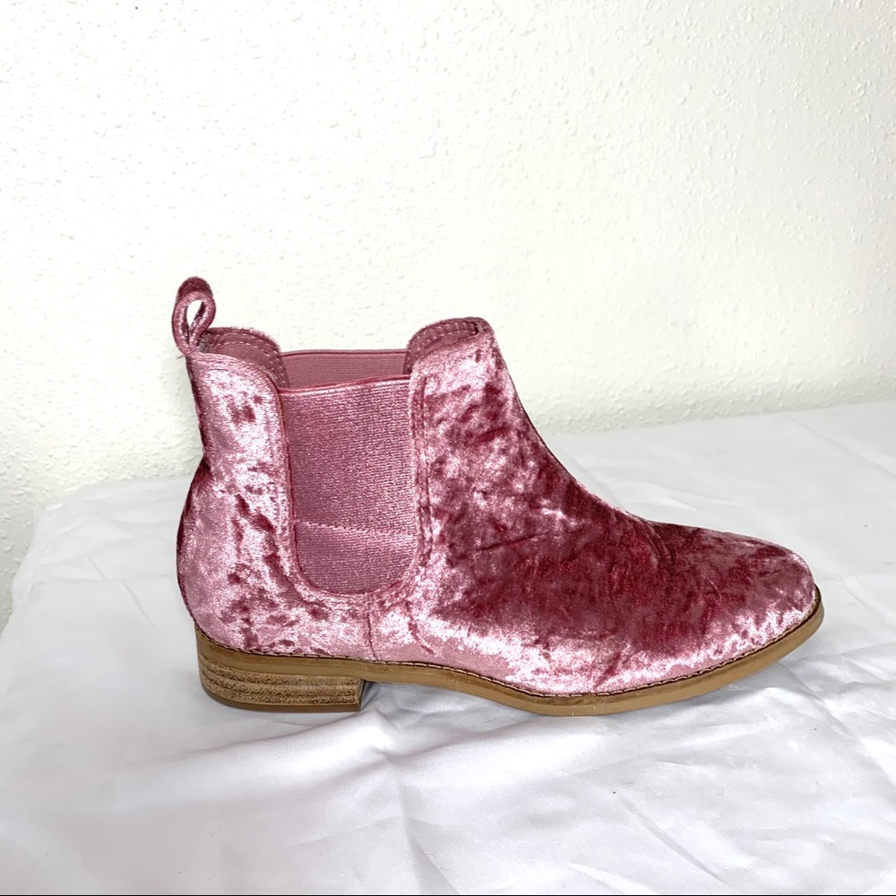 BRAND NEW Tom’s rose velvet Ella Chelsea boots